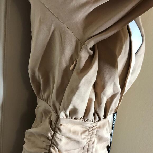 PrettyLittleThing Women's Ruched Deep Plunge Blazer Dress Beige NEW ~ Size 4 - Picture 4 of 9